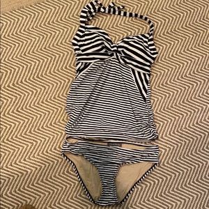 A Pea In The Pod Swimsuit Tankini